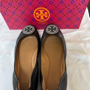 Tory Burch Liana Black Leather Flats With Sparkly Logo. Size 9